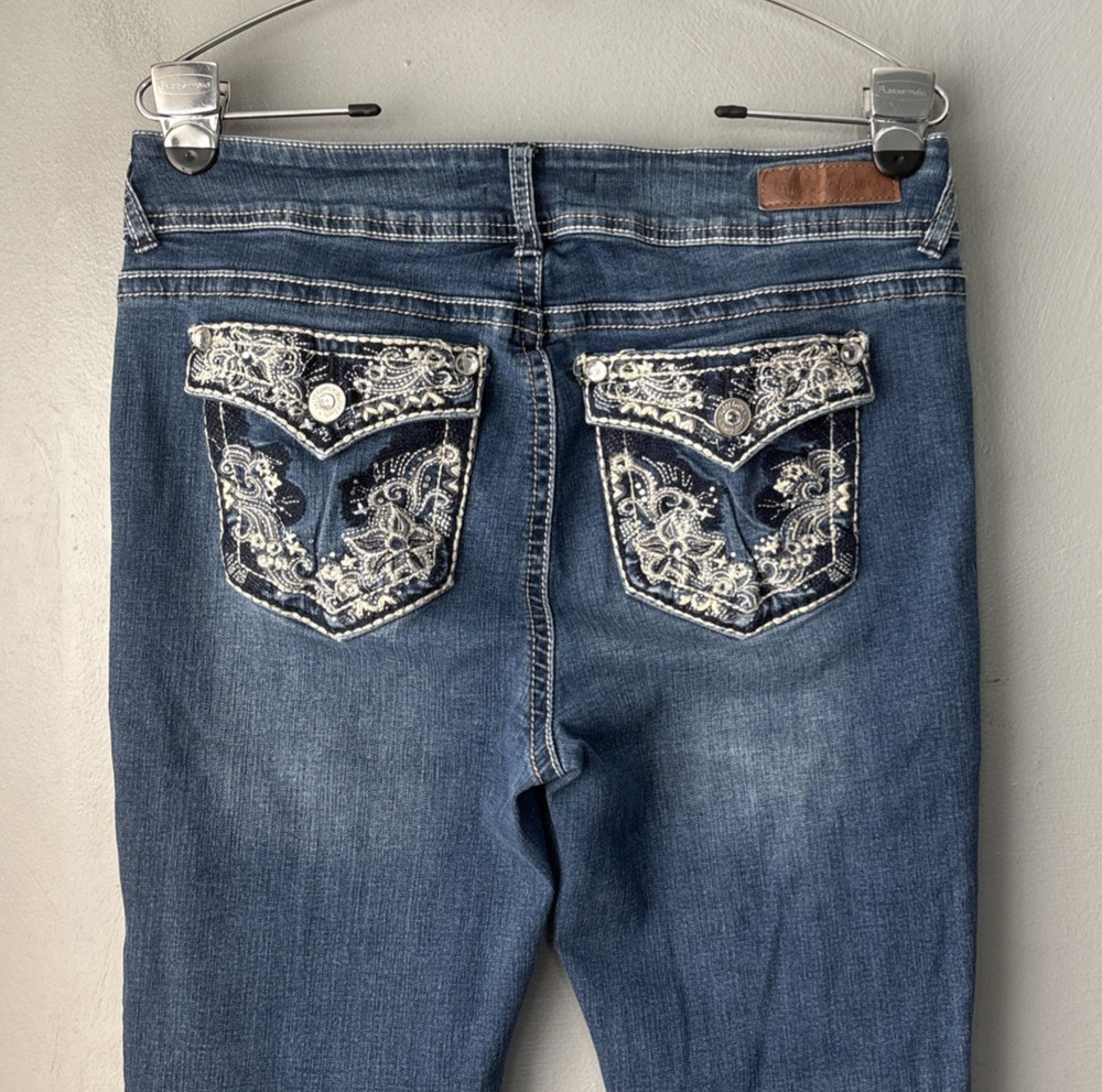 Wallflower Lucious Curvy Fit Capris Jeans Size 13 Blue Denim Cropped Embellished